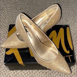 Fioni Night Gold heels